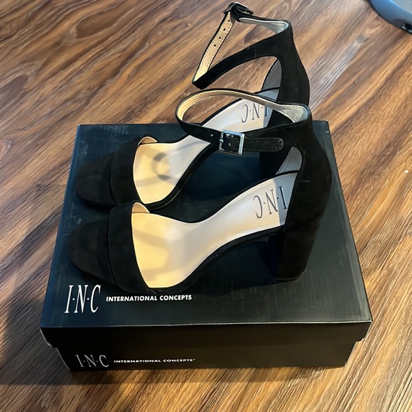 Black Sandals - Picture 4 of 5